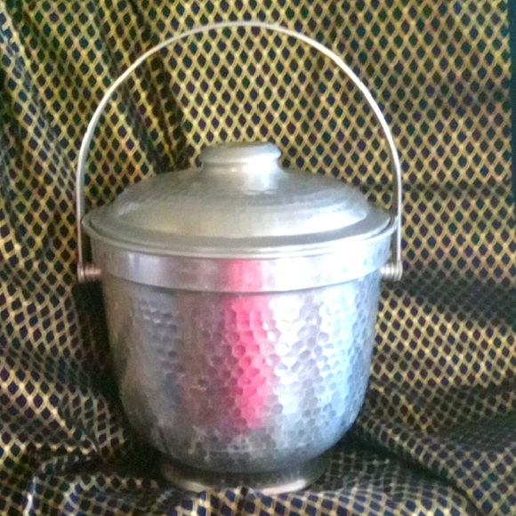 8-507 made in Italy Other - Italian Silver Hammered aluminum Ice Bucket